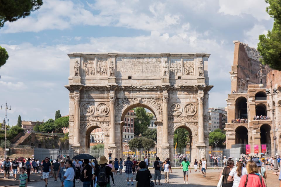 Rome: Colosseum Arena, Roman Forum & Palatine Tour - Group tour vs private tour: choosing the right pacing