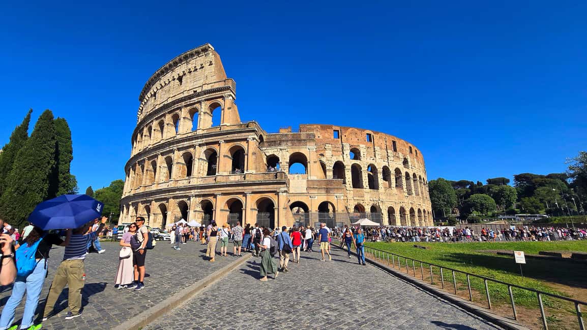 Rome: Colosseum Express Tour and Roman Forum Access - Entering the Colosseum with a guided story (not just photos)