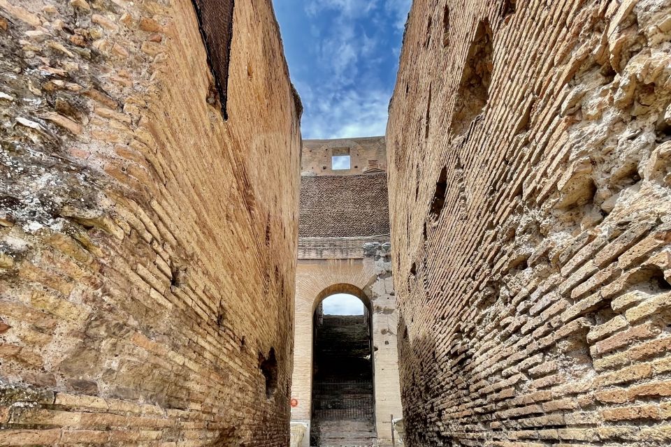 Rome: Colosseum Guided Tour with Entry Tickets - Entering the Colosseum: what the first moments set up