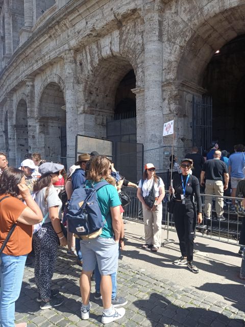 Rome: Colosseum, Palatine Hill, & Roman Forum Walking Tour - Guide Quality, Headsets, and How the Group Moves