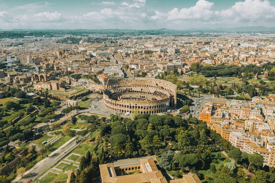 Rome: Colosseum, Roman Forum, and Palatine Hill Experience - Using the audio guide well: headphones, 3D map, and phone assistance
