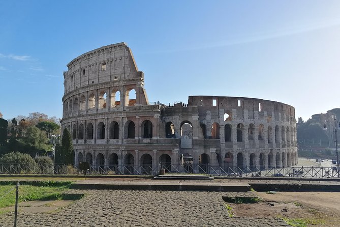 Rome: Colosseum, Roman Forum and Palatine Hill Private Tour - What the timing and private setup means for your day