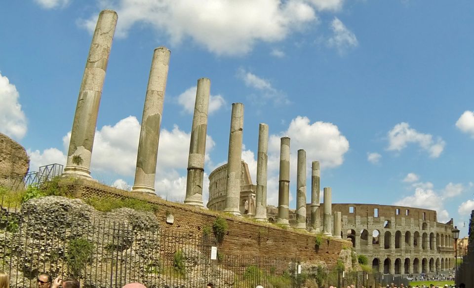 Rome: Colosseum, Roman Forum, and Palatine Hill Tour - The guide quality makes or breaks it