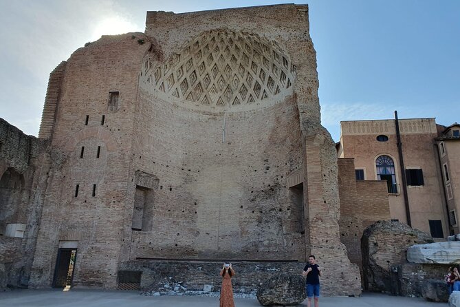 Rome: Colosseum, Roman Forum & Palatine Hill Experience - Roman Forum: From Gladiators To Government and Daily Life