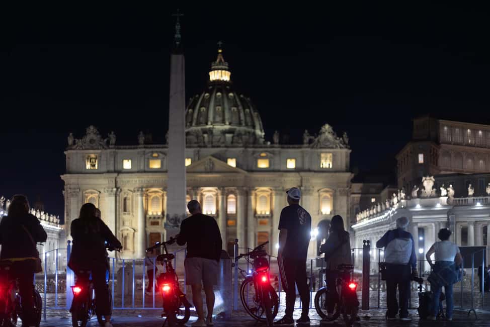 Rome: E-Bike Night Tour with Food and Wine Tasting - Why a 4-hour Rome night e-bike tour beats the usual plan