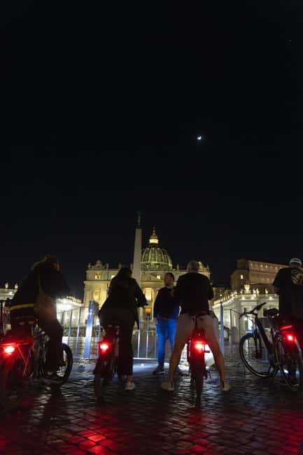 Rome: E-Bike Night Tour with Food and Wine Tasting - Piazza Navona, Pantheon, and Trevi Fountain: the classic trio, paced for night