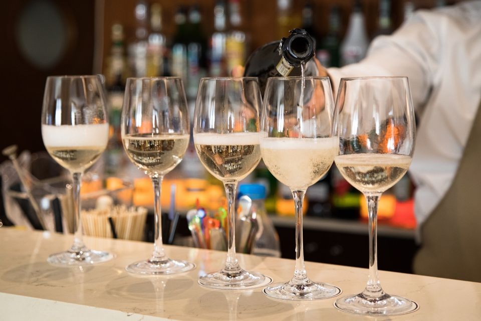 Rome: Evening Golf Cart Tour with Aperitivo - Trevi Fountain and the Vatican arc: when timing matters