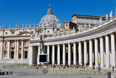 Rome: Guided Tour of St. Peter's Basilica, Grottoes & Square - Entering St. Peter’s Basilica: Marble, Mosaics, and What to Look For