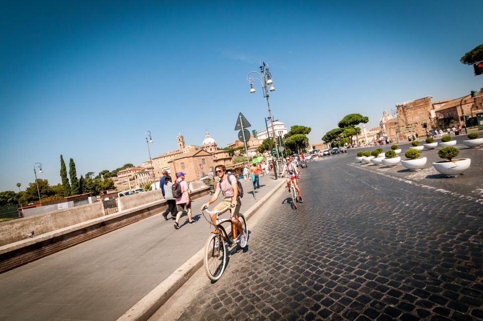 Rome: Highlights Bike Tour - Piazza Venezia to Arch of Constantine: monuments you can spot fast