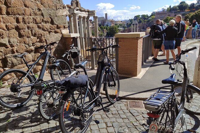 Rome Highlights by E-Bicycle Small group - Stop 2: The White Vittoriano and the Big Piazza Moment