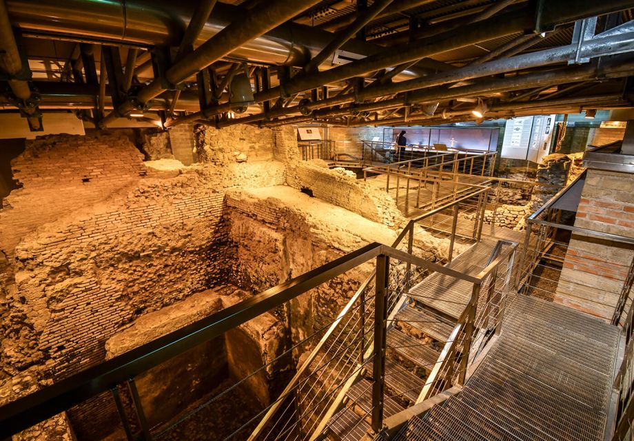 Rome: Immersive Underground and Piazzas Tour - Starting where Rome looks postcard-perfect: Piazza Navona
