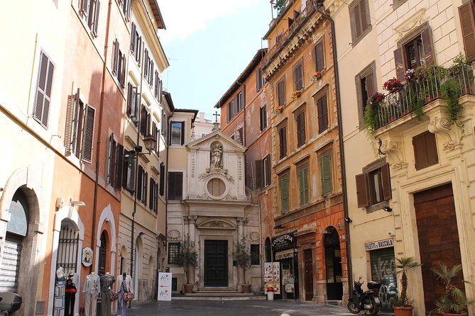 Rome Max 6 People Walking Tour: Pantheon, Trevi Fountain, Gelato - What this Pantheon–Trevi–Gelato walk feels like in real life