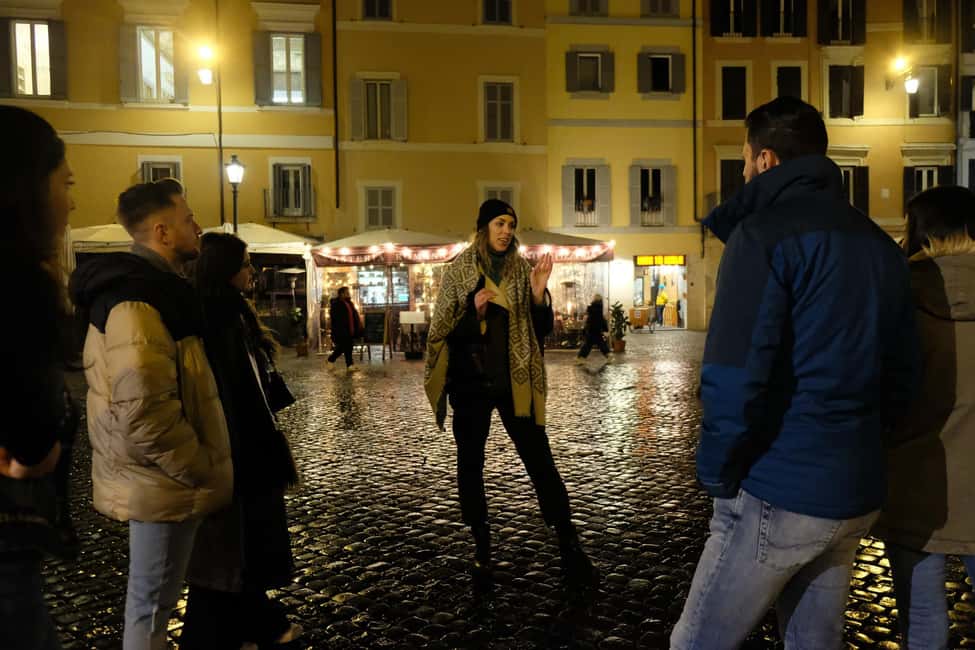 Rome: Murder Mysteries of Rome Guided Walking Tour - Via Giulia and Via dell’Arco dei Banchi: the city turns into a clue