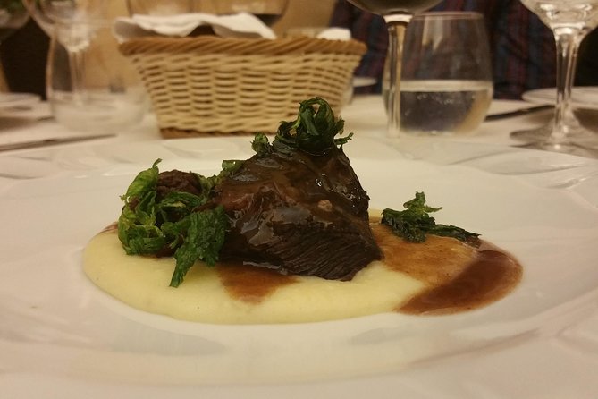 Rome Pantheon: Fine Food & Wine Pairing Dinner with Sommelier - Should you book this Rome Pantheon fine food and wine pairing dinner?