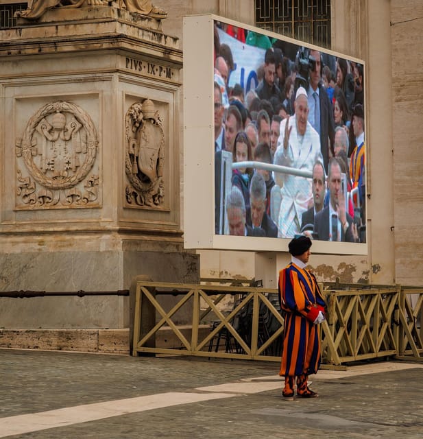 Rome: Papal Audience Tour With Reserved Access - Meeting point at Chiosco Bar L’Ottagono and the 7:00 am clock