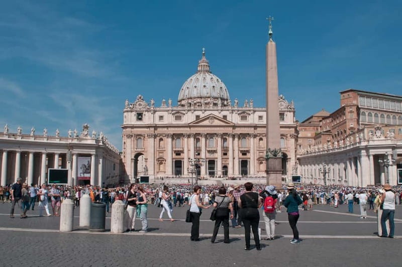 Rome: Papal Audience with Pope Leo XIV & Expert Guide - The pre-audience portion: what the guide does while you wait
