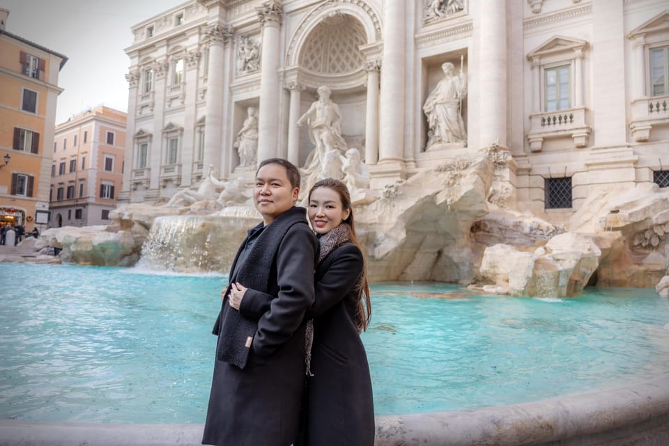 Rome: Personalized Photoshoot outside the Colosseum - Edited photos in a private cloud gallery: 20, 40, or 60