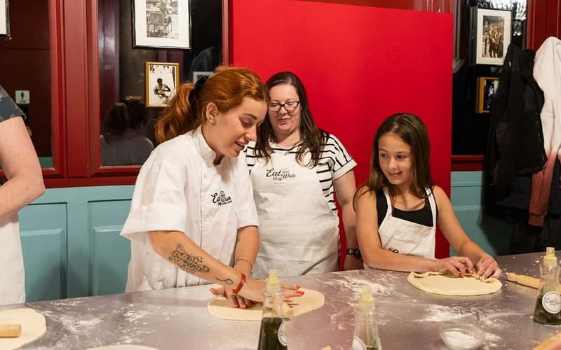 Rome: Pizza and Tiramisù Cooking Class with Glass of Wine - Logistics that can make or break your start time