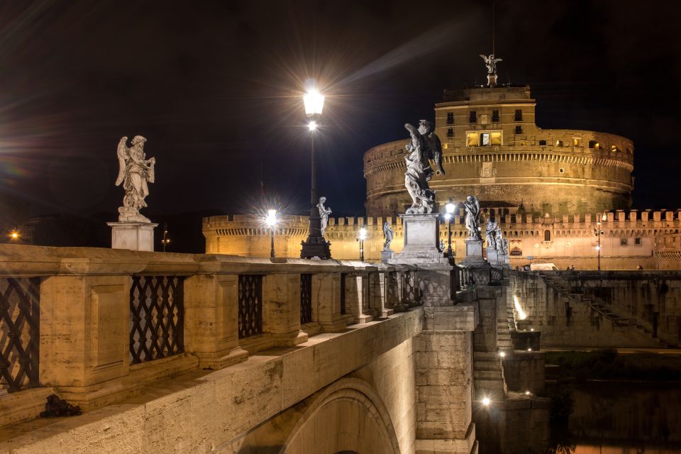 Rome: Small-Group Night Tour with Pizza and Gelato - Guides and commentary: what makes the story stick