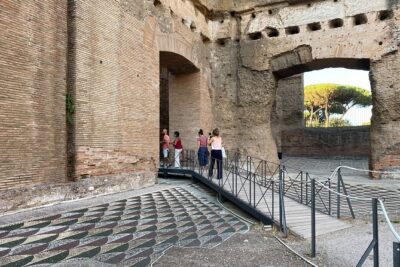Rome: Small-Group Tour of Caracalla Baths and Circus Maximus - Small-group logistics and how you’ll experience the commentary