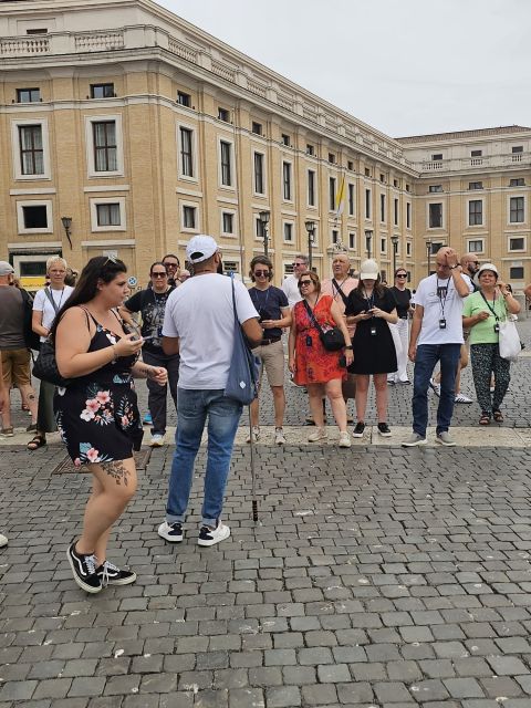 Rome: St. Peter's Basilica and Papal Tombs Guided Tour - Where you meet: easy to find, right near St. Peter’s
