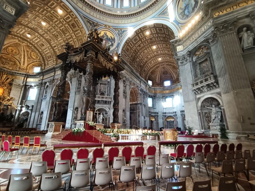 Rome: St. Peter's Basilica Guided Tour with Papal Tombs - Raphael, Caravaggio, and the art that ties to the faith