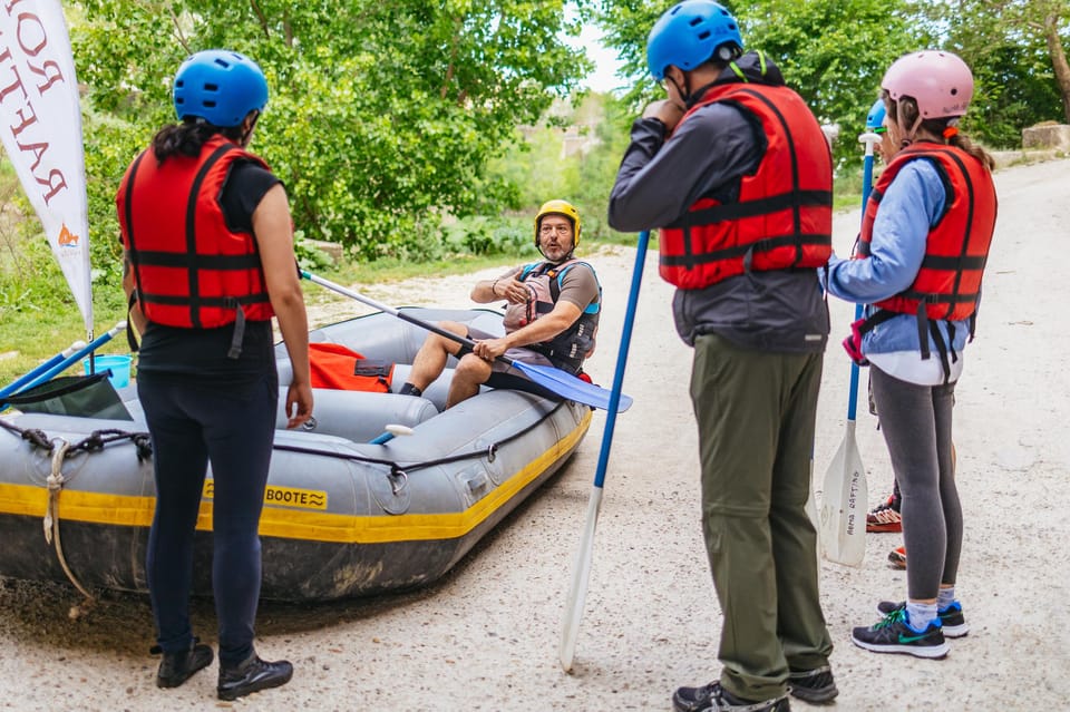 Rome: Tiber River Urban Rafting Tour with Roman Pizza - Ponte Garibaldi rapids: when the tour turns from scenic to exciting