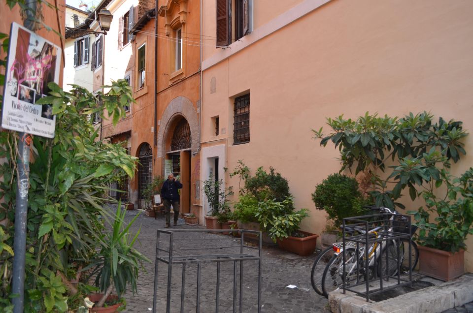 Rome: Trastevere and Jewish Ghetto Street Food Walking Tour - Tiber Island and Ponte Sisto: short guided moments with big atmosphere