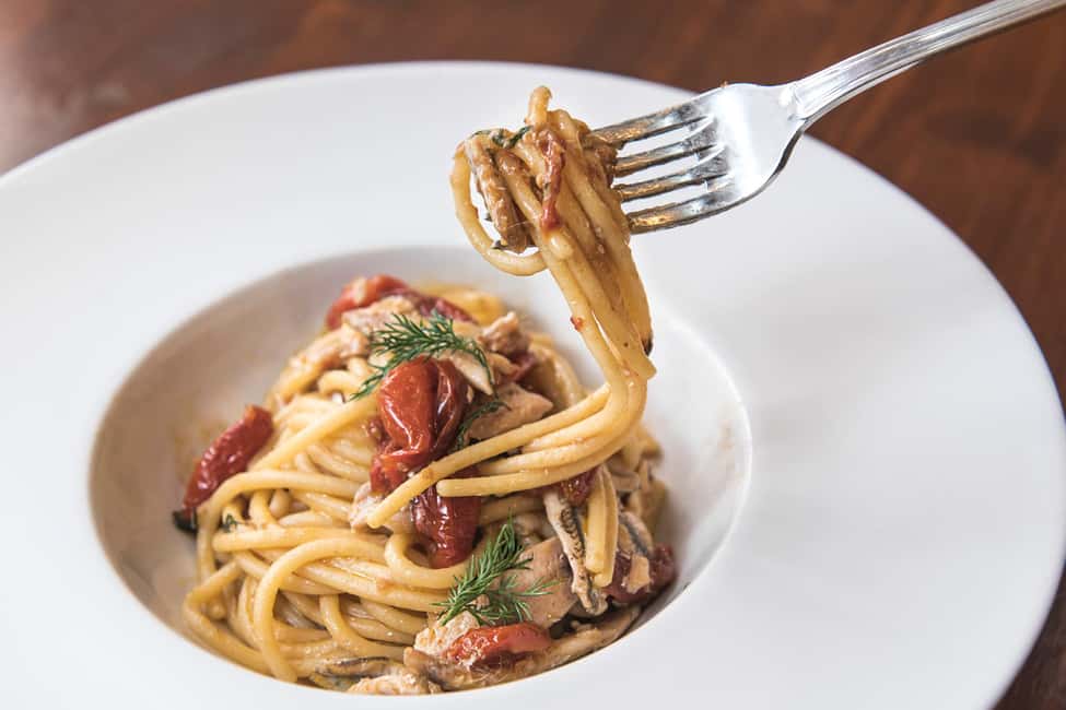 Rome: Trastevere Guided Food and Wine Tour with 20+ Tastings - The pasta and wood-fired pizza dinner: where Rome shows off