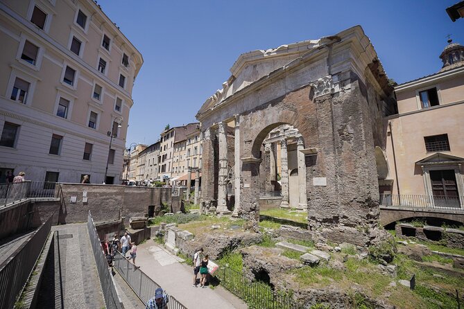 Rome: Trastevere Hidden Gems and Jewish Ghetto Small Group Tour - Il Portico di Ottavia: the ghetto’s story, the Colosseum link, and where to eat