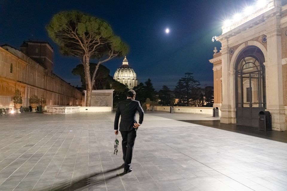 Rome: Turning the Lights on at the Vatican Museums - Switching On the Vatican at Dawn: What This Really Feels Like