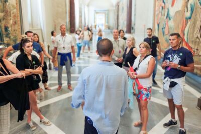 Rome: Vatican Museums & Sistine Chapel Fun Tour with Entry - Meeting Mike at EXPRESSODRG and getting oriented fast