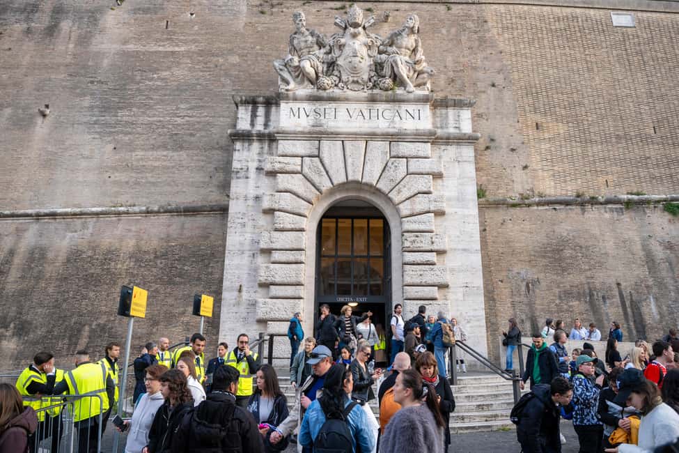 Rome: Vatican Museums & Sistine Chapel Tour with Fast Entry - Gallery of the Candelabra: fast photo + guide time (about 10 minutes)