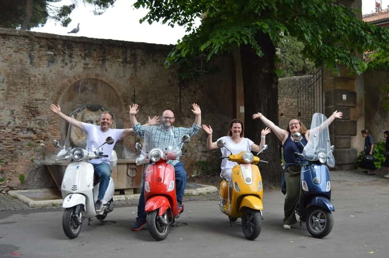 Rome: Vespa scooter tour "When in Rome" - How It Works in Practice (You Ride Behind the Driver)