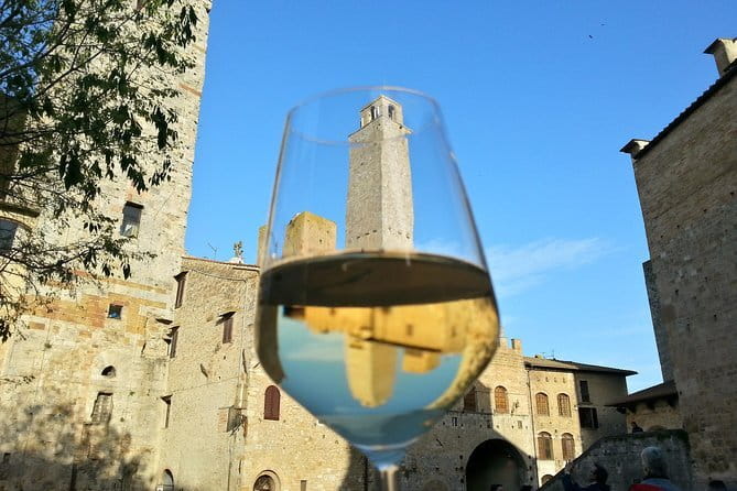 San Gimignano, Siena, Monteriggioni: Fully Escorted Tour, Lunch & Wine Tasting - Winery lunch in Chianti: the tasting, the pairing, and the meal