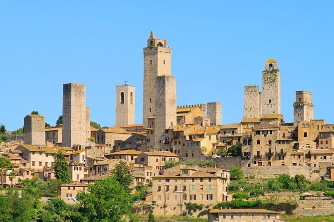 San Gimignano, Siena, Monteriggioni: Fully Escorted Tour, Lunch & Wine Tasting - Stop 1: San Gimignano’s towers and lanes (2 hours of freedom)