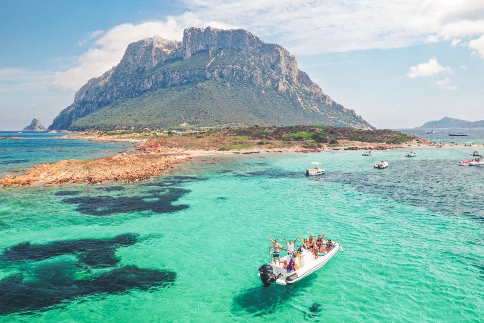 Sardegna: Tavolara Boat Tour with Snorkeling - First stop: Spiaggia del Dottore and your first real taste of turquoise