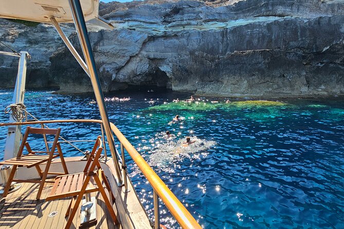 SciatumiaDay boat tour to Lampedusa with typical lunch - Your 9:00 am start: how the day actually flows