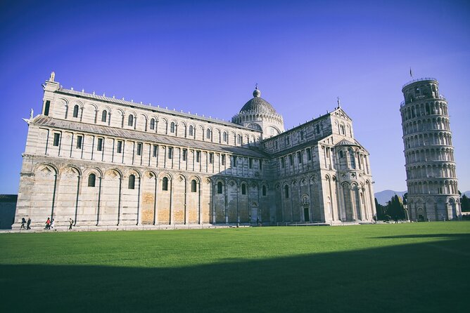 Self-guided Bike Tour from Lucca to Pisa - Lucca stops 1 and 2: riding the walls and old streets without stress