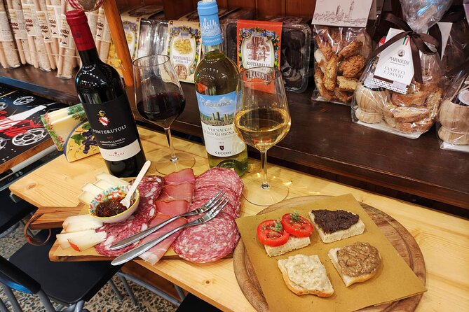 Siena walking tour with lunch & Chianti wine - Lunch at a typical Osteria: pici, pecorino, bruschetta, ricciarelli