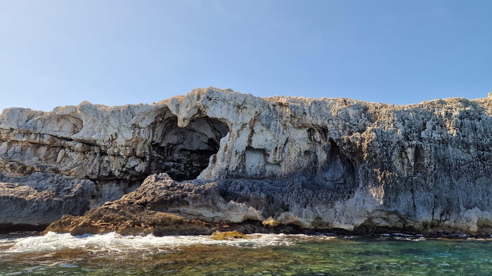 Siracusa: Ortigia & Sea Caves Boat Tour with Sunset Apertif - Ortigia Views From the Water: Fonte Aretusa and Castello Maniace