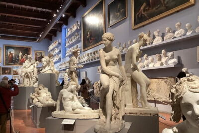 Skip the Line: Accademia Gallery Priority Entry Ticket with eBook - Redeeming your voucher near Via Ricasoli (find the office fast)