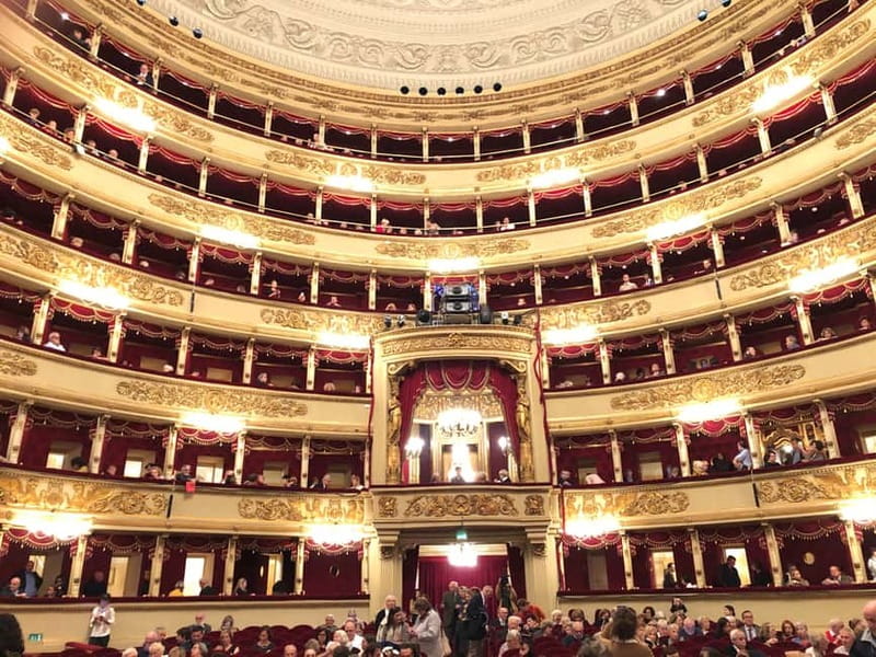 Skip-the-Line Duomo & La Scala Museum Tour + Hop On Hop Off - Two titans of Milan in one 2-hour tour