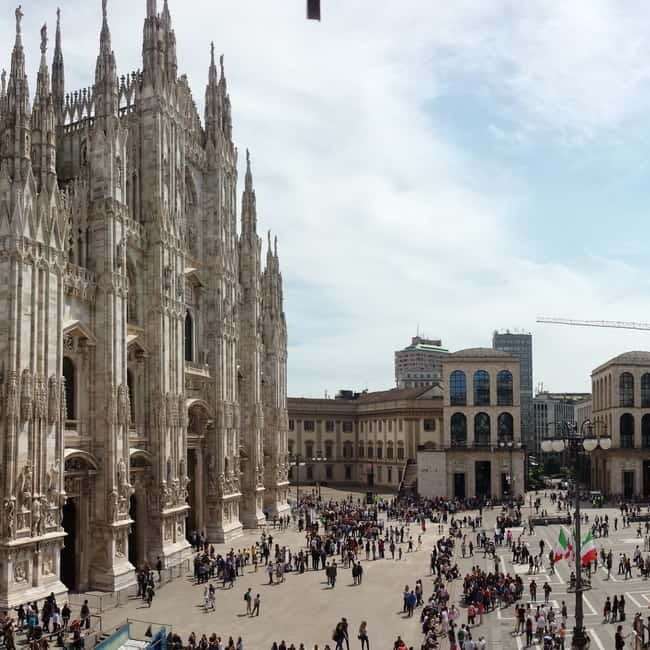 Skip-the-Line Duomo & La Scala Museum Tour + Hop On Hop Off - Milan Duomo: the Gothic vaults that make your neck hurt (in a good way)
