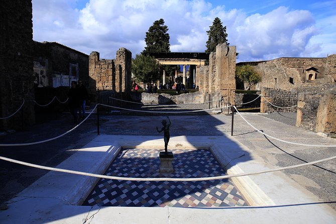 Skip-the-Line Half-Day Private Tour Ancient Pompeii Highlights with Native Guide - Via dell’Abbondanza: The Main Street Feeling