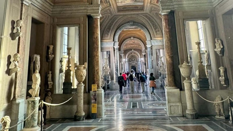Skip-the-Line Ticket: Vatican Museums & Sistine Chapel - Entering the Vatican Museums without the normal headache