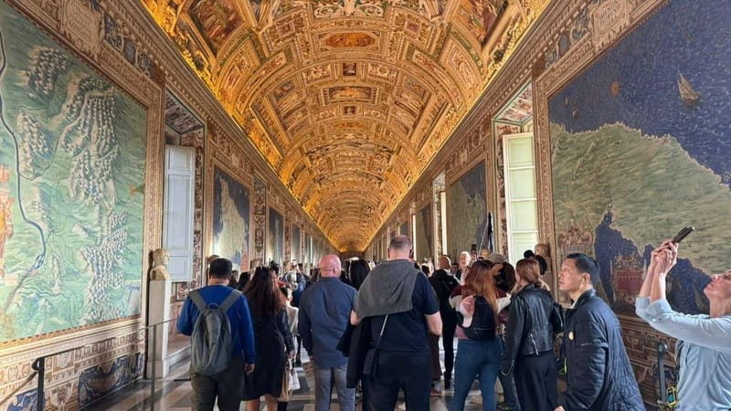 Skip-the-Line Ticket: Vatican Museums & Sistine Chapel - Raphael Rooms: where theology and philosophy become fresco stories