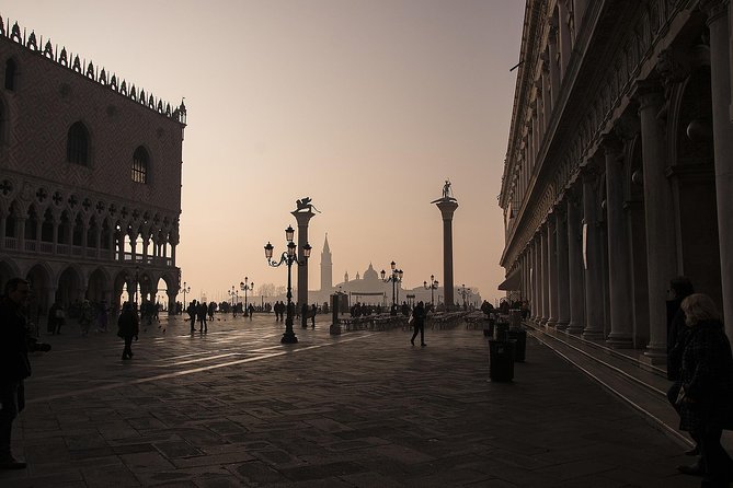Skip the Line Venice Doge's Palace and St. Mark's Basilica Tour - Bridge of Sighs and New Prisons: the darker timeline you won’t forget