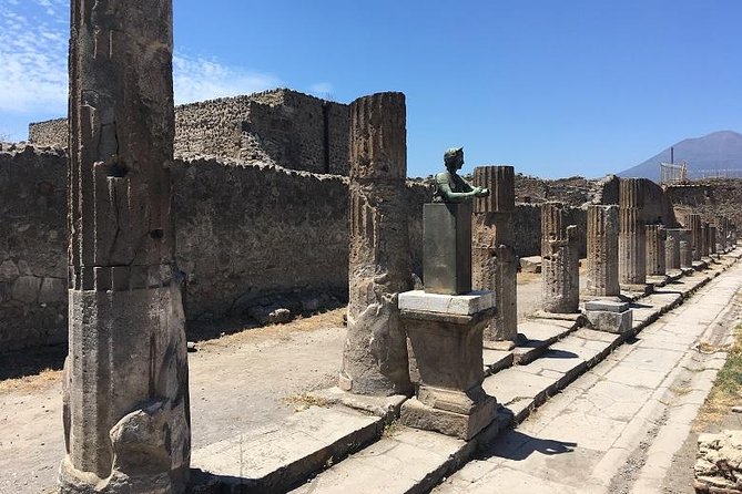 Small-Group Full-Day Pompeii, Positano and Amalfi Coast from Rome - Guided Pompeii vs self-exploring: what changes on the ground