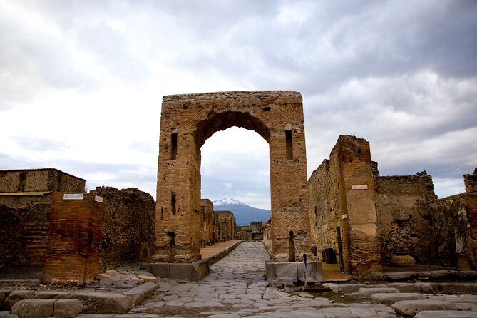 Small Group Guided Pompeii Tour from Positano - Photo time, shade breaks, and handling heat or rain